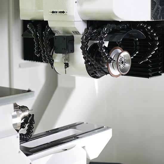 Máy mài công cụ CNC C818